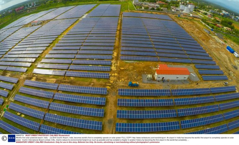 Letiště v Indii jako první na světě běží kompletně na solární energii. Proč to nejde i jinde?