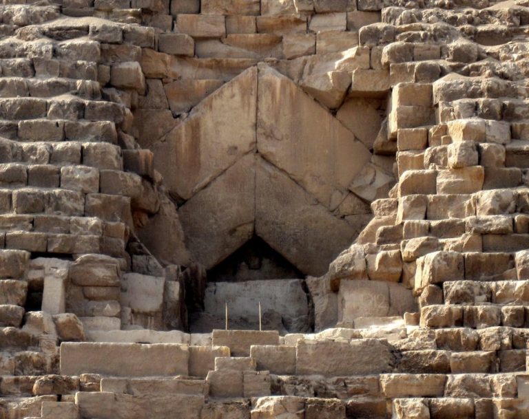 Archeologové tvrdí, že ve Velké pyramidě našli tajné komory