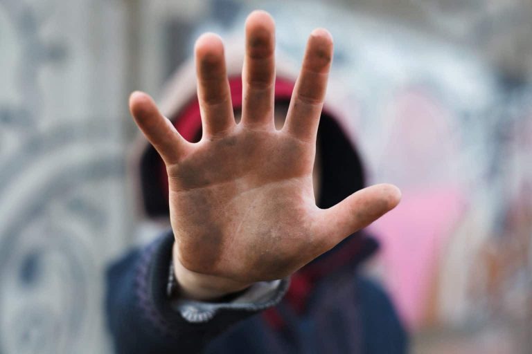 Medvídkový piknik. V Austrálii byla odhalena pedofilní síť elit, má v ní být i tamní expremiér