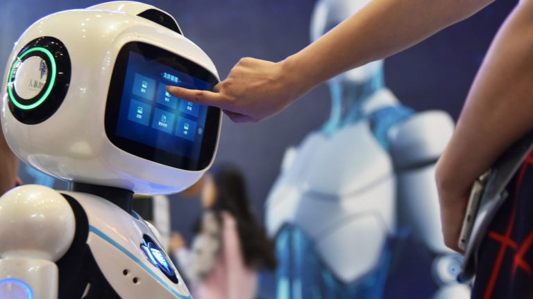 Nejenom Arabové, i Čína skupuje Ameriku: Čínský internetový gigant otevírá laboratoř na umělou inteligenci a mohutně investuje