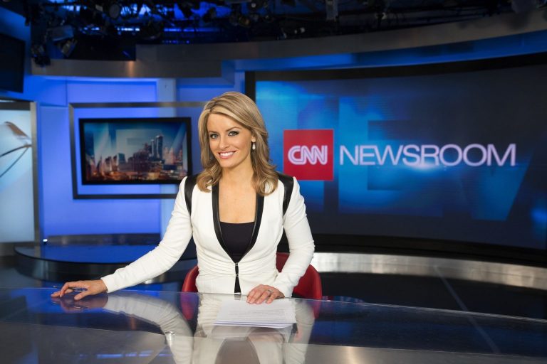 A je to venku! Jeden z šéfů CNN na videu natočeném skrytou kamerou přiznává, že vlivná zpravodajská televize lže od rána do večera. Český mainstream raději mlčí
