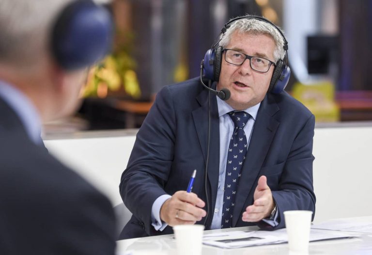 „Jaký je recept na terorismus? Jednoduchý – zakázat migraci muslimů,“ říká polský ministr