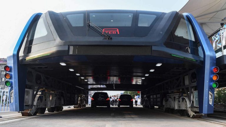 Revoluce v MHD se nekoná. Futuristický projekt čínského superautobusu byl jeden velký podvod
