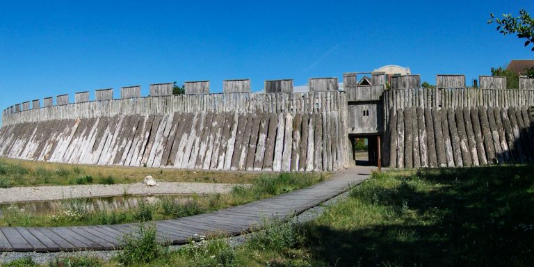 Byla nalezena 1000 let stará vikingská pevnost z doby krále Modrozuba. Svojí vyspělostí zcela mění pohled na schopnosti Vikingů