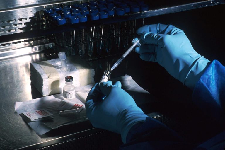 Nová studie potvrzuje obavy: všechny vakcíny obsahují toxické látky a těžké kovy, které poškozují imunitní systém