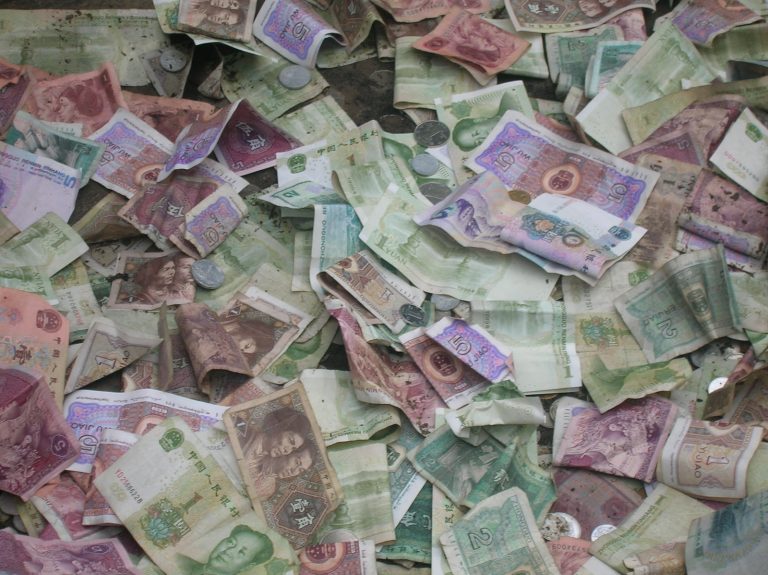 Chystá se Evropa vyměnit dolar za čínský jüan? Německá a francouzská centrální banka již mají jüanové rezervy