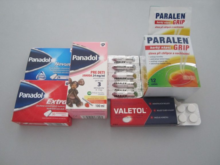Paralen, Coldrex a jiné léky na horečku a bolest mohou způsobit akutní selhání jater. Ročně zemřou desítky Čechů