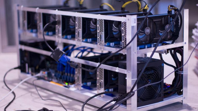Velká bitcoinová loupež na Islandu. Po vloupání zmizelo 600 těžebních počítačů v hodnotě 41 milionů