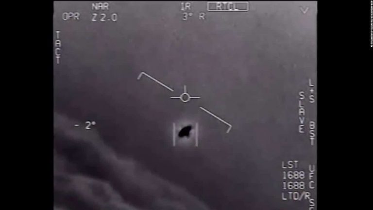 Video: Americký Pentagon musel odkrýt záběry UFO na základě zákona o svobodném přístupu k informacím. „Myslím, že to nebylo z tohoto světa,“ prohlásil pilot
