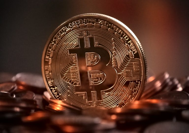 Bitcoin je podvod. Americký profesor z milionů zaznamenaných transakcí vypočítal, že jeho růst byl uměle vyvolán