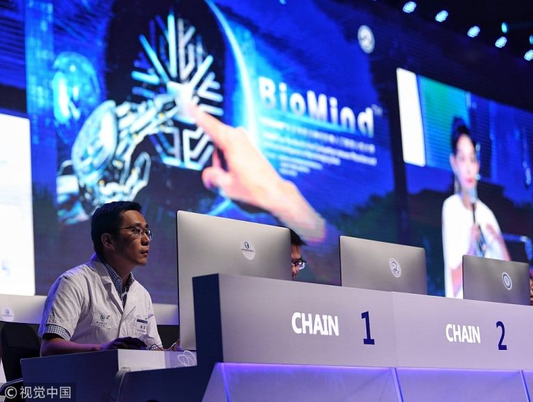 V soutěži v diagnostikování nádorů mezi lékaři a robotem byli lidé bez šance. Umělá inteligence drží úspěšnost kolem 90 procent. Léčit je ale neumí nikdo