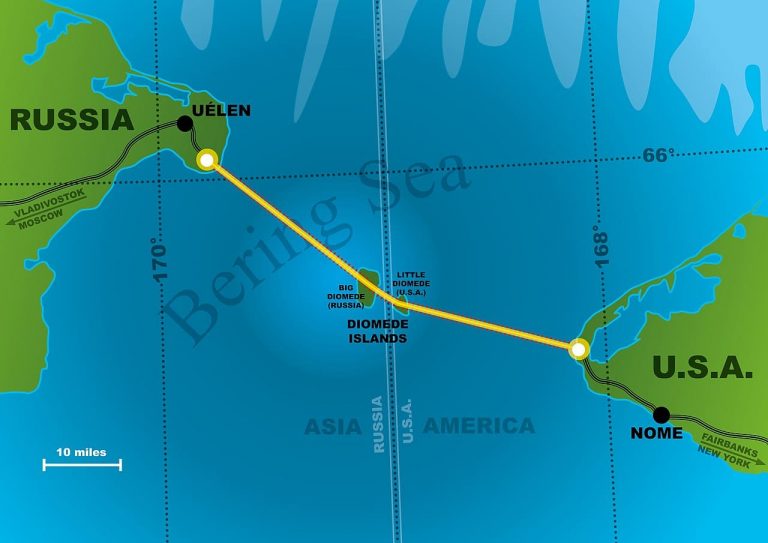 Tajemný Američan připlul z Aljašky na Sibiř na loďce a byl zadržen. Podle některých médií požádal v Rusku o azyl, jiné zdroje uvádějí, že chtěl plout až do Číny a zabloudil