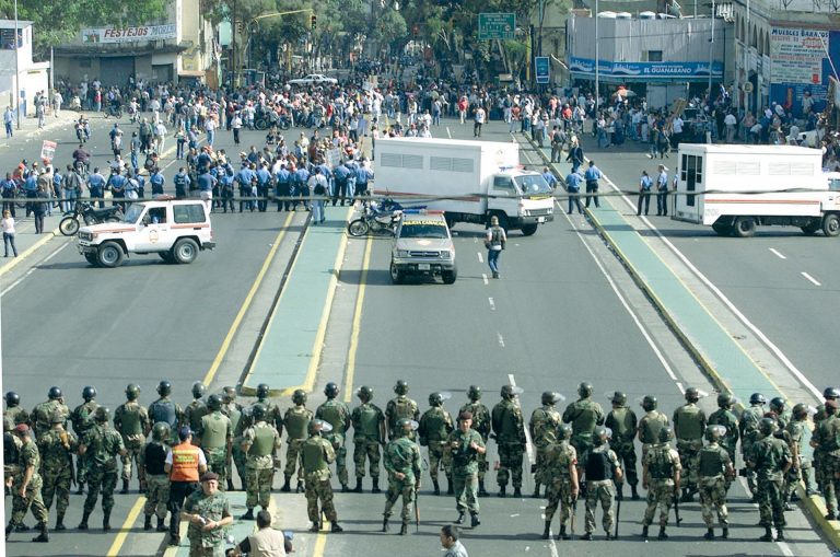 Jak se kradou státy. Proč je globální impérium příčinou chaosu a bídy ve světě?