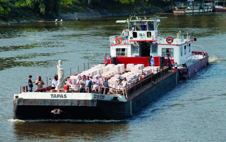 Za zády Panny Marie