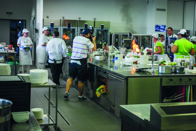 Konec vaření v Čechách aneb Restaurace bez kuchaře?