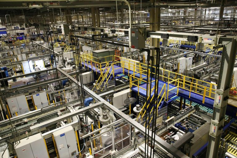 USA vs. Čína: Kdo a proč tahá v souboji velmocí za kratší konec?