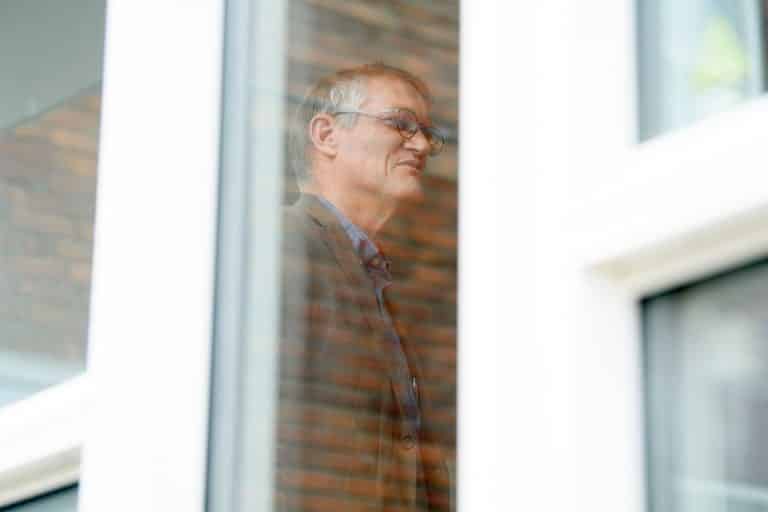 Švédsko proti rouškám. Jak se zemi, která nezavřela ekonomiku ani lidi doma, podařilo zvládnout epidemii