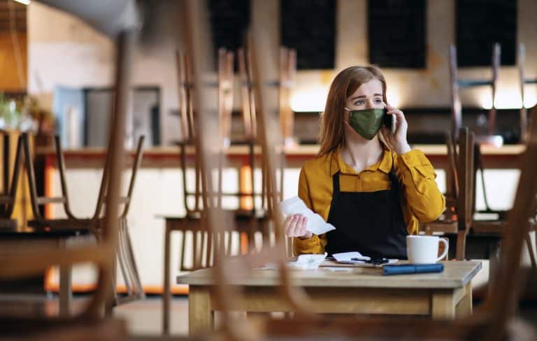 Kouřící Soňa a práskající novináři